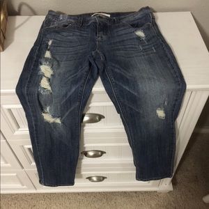 Ankle length ripped jeans